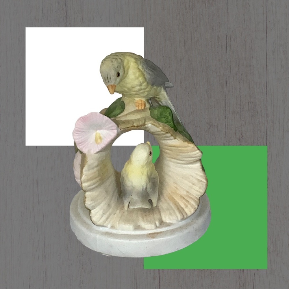 Vintage Teleflora Ceramic Yellow Gray White Mama Baby Bird in Log Hollow